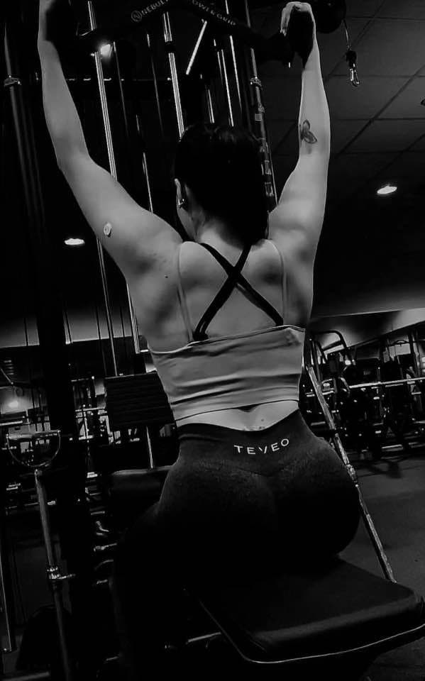 Click to view full size Quick posting my 21yo crush… I hope I wont regret. kik DontKnovvMe