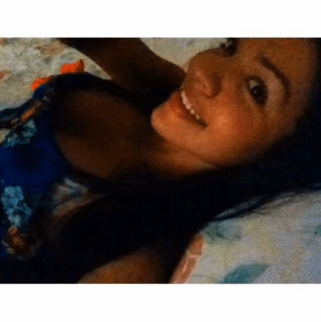 Puta Bailando y haciendo garganta profunda, es feliz mamando