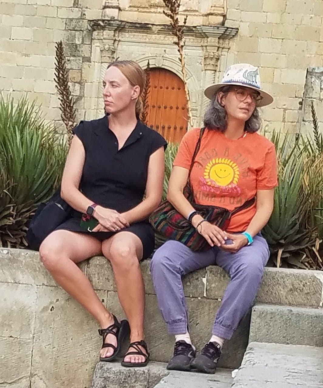 blondie in drees  (legs)