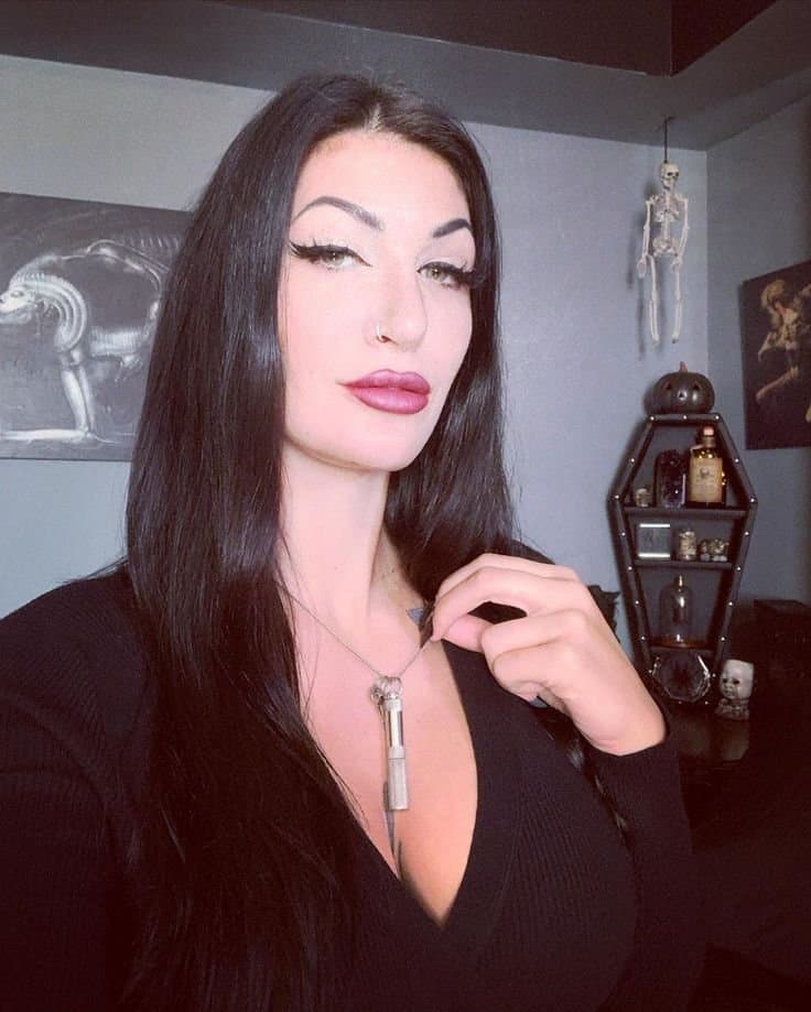 Even A 6’1 Female Dom Can’t Resist BBC