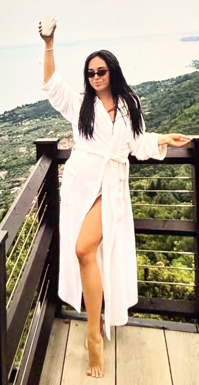 Dumb teen slut Nera post naked photo