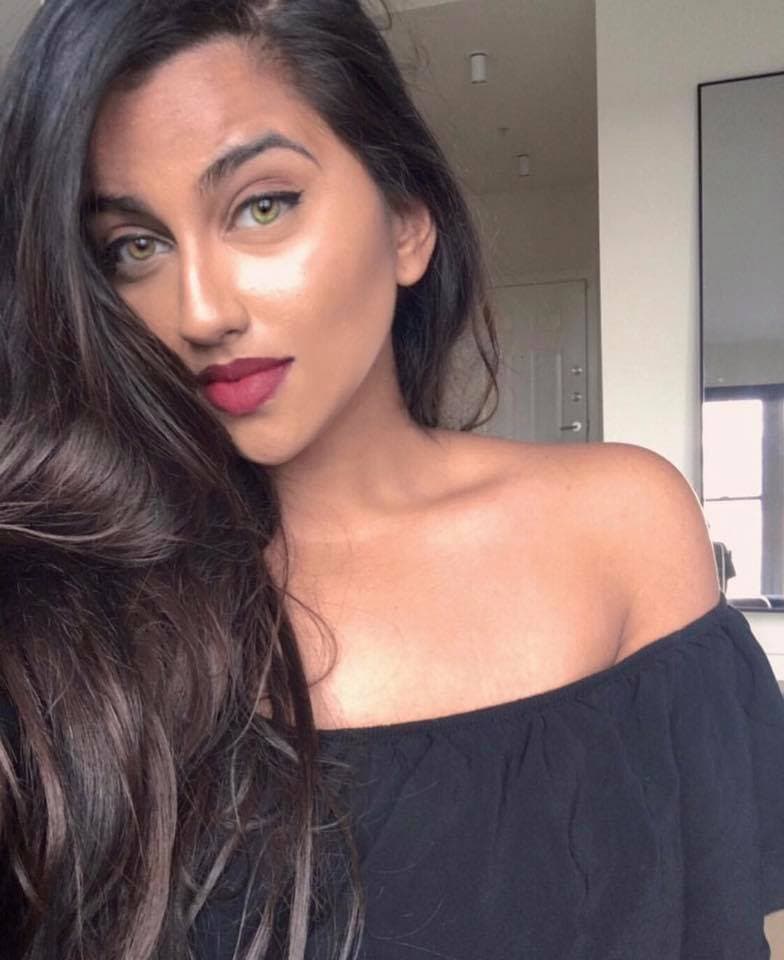 Click to view full size Thic Desi goddess