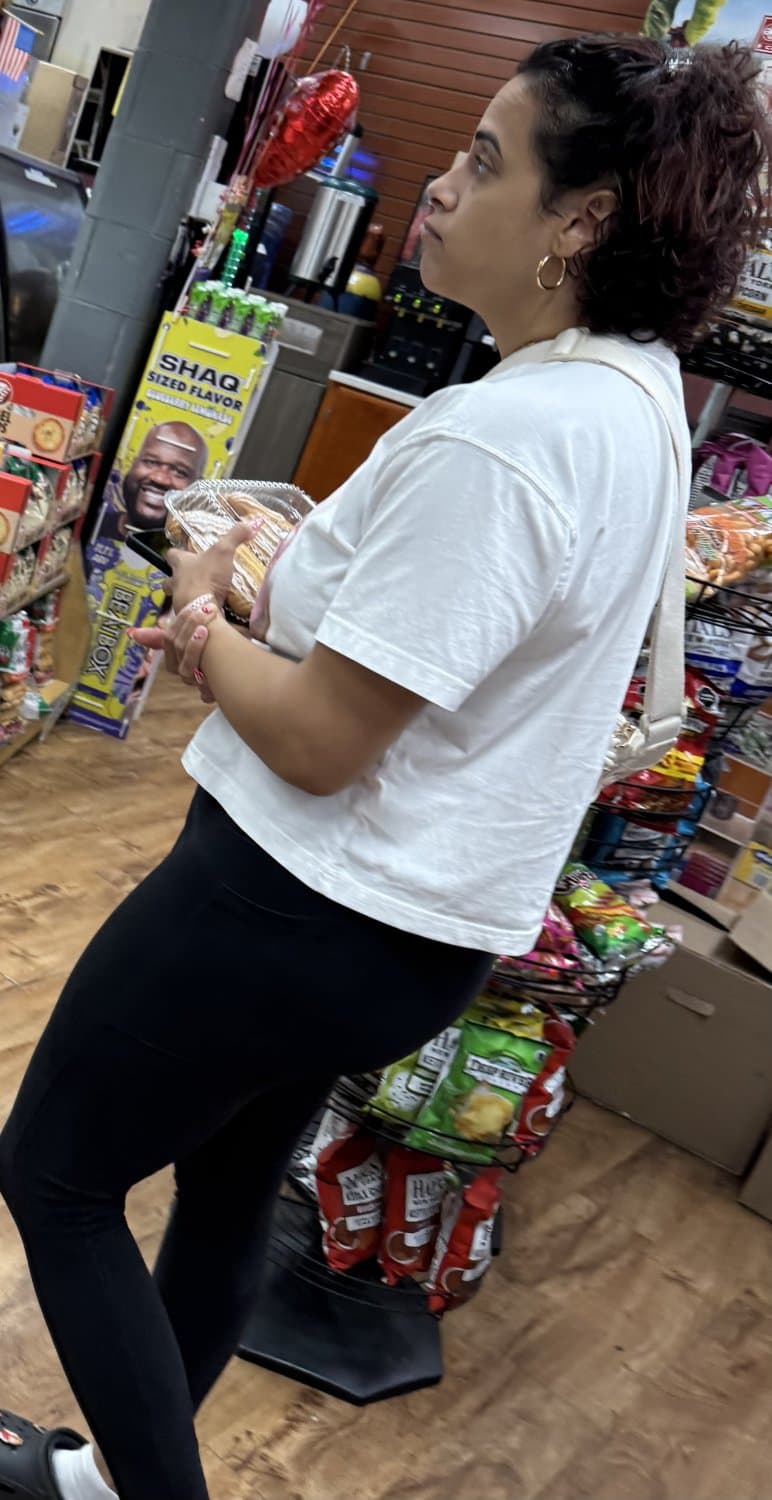 Thick booty Latina in tights