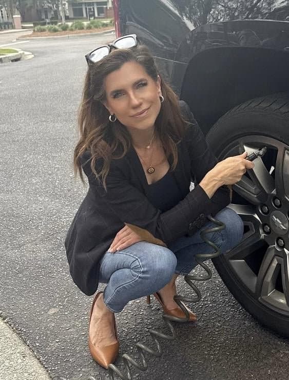 Nancy vs Nancy (Big Titty Conservative MILF vs Big Titty Liberal GILF)