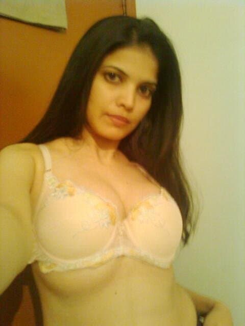 Click to view full size Hot Desi Indian Whore Selfie Leaks