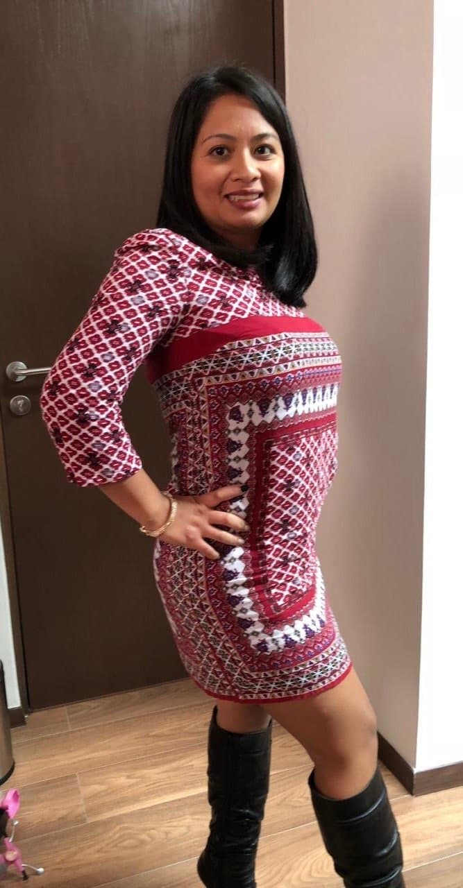 EXTREMELY HOT BEAUTIFUL NRI BUSTY MILF GIVING SENSUAL DEEP BLOWJOB SUCKING BALLS