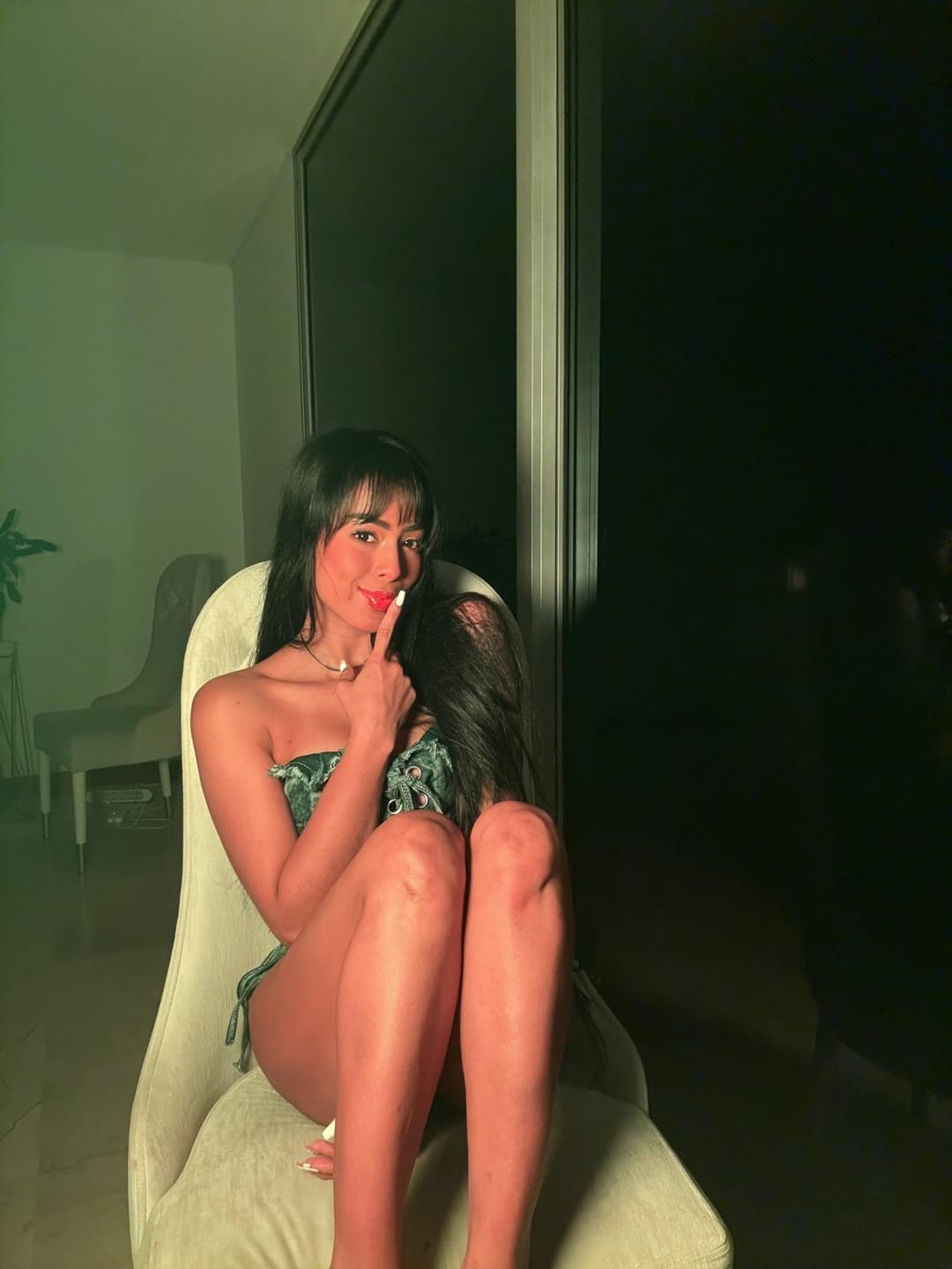 Click to view full size Zoe Flame