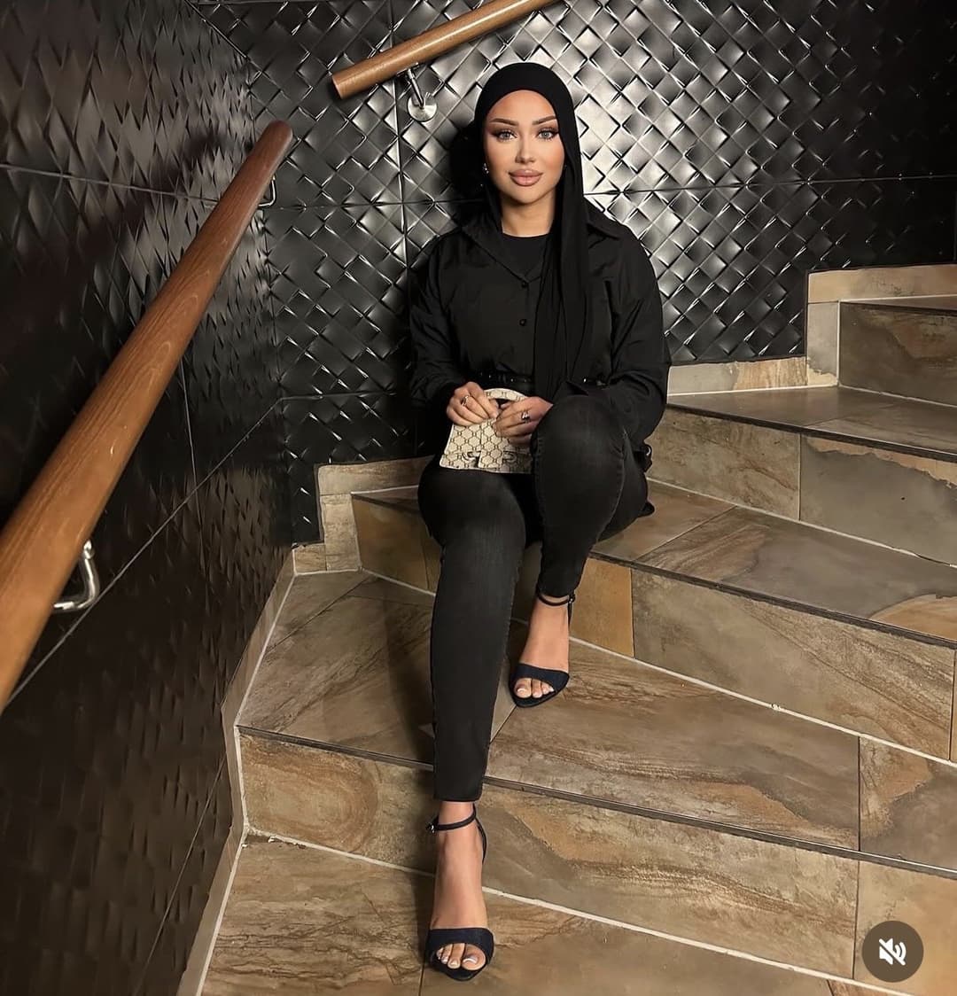 iraqi hoejabi with dsl showing why hijabi bitches r the best ????