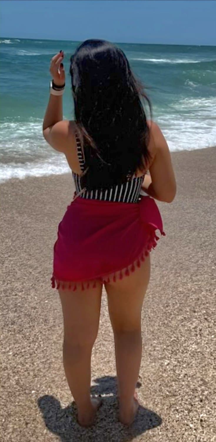 Chaparrita nalgona con algunos fakes