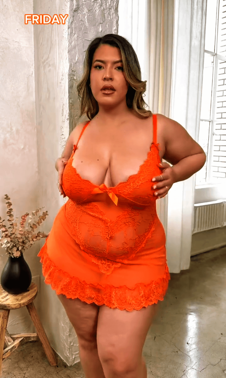 SEXY MILF CON HERMOSAS PIERNAS