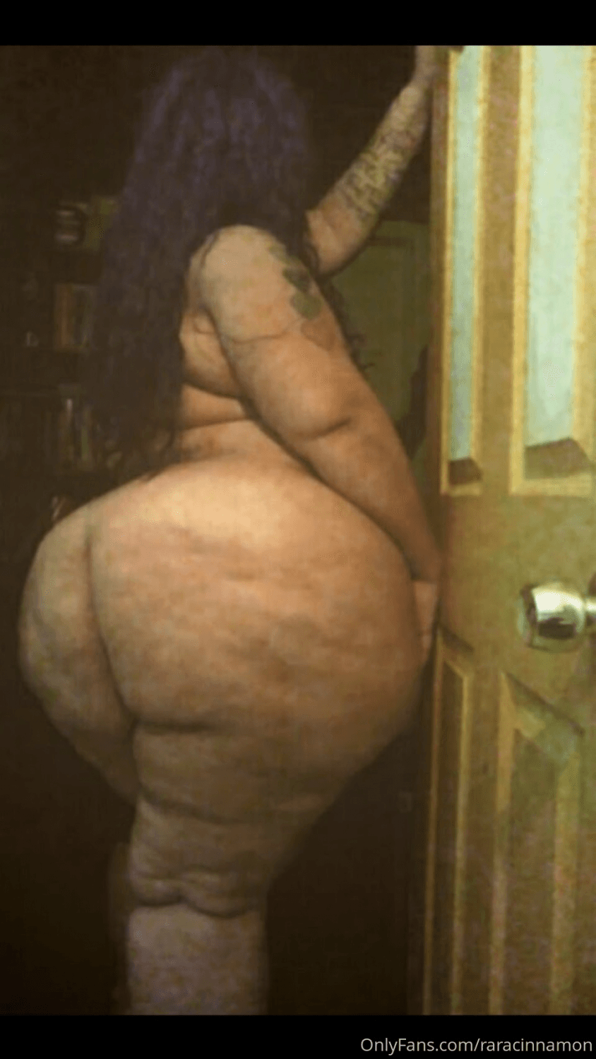 MamI wiT a BIG OL buTt !!