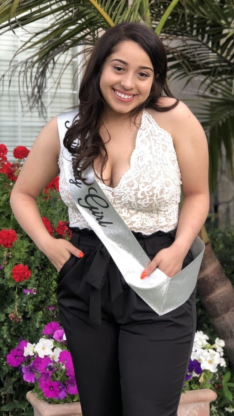 Arianna shown fully naked