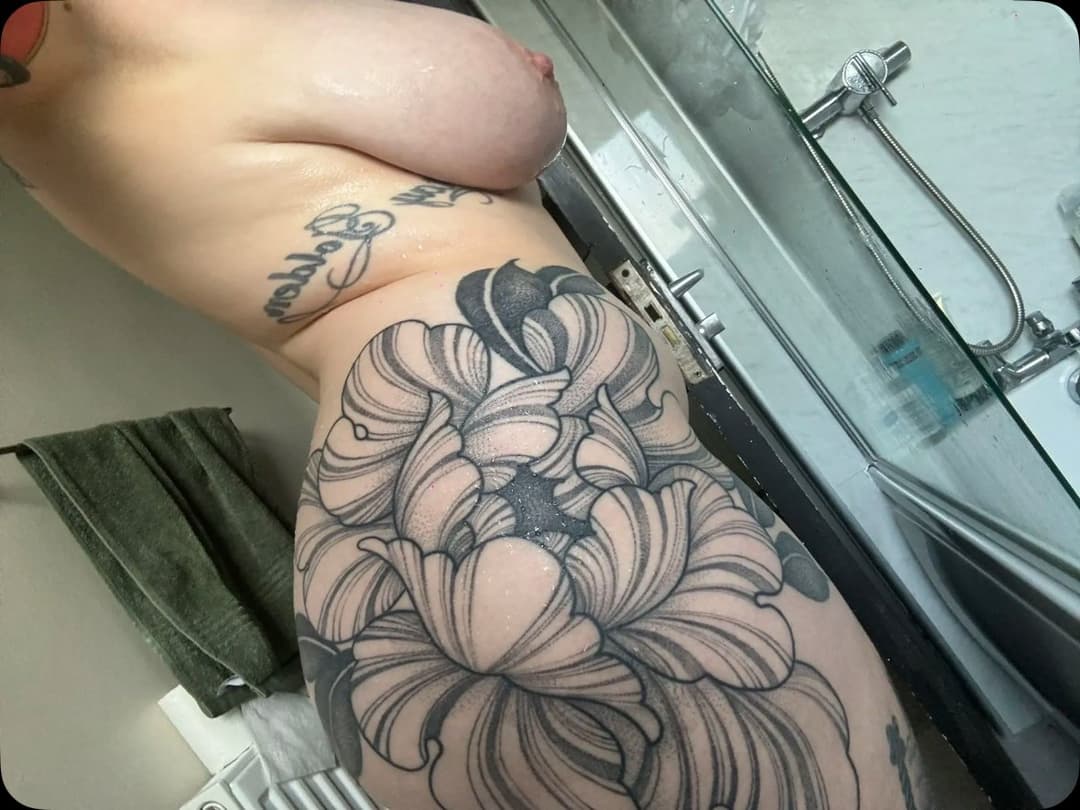 More of Ivy Moore & her new ass tatt