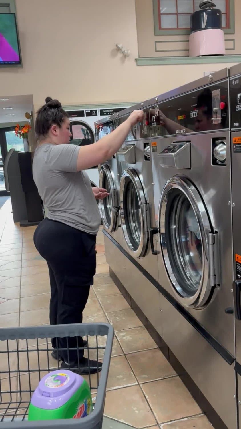 fat ugly pawg booty capped càndid at laundromat