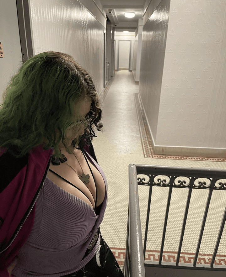 I love thick ALT GOTH chicks?