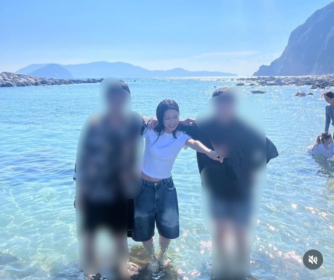 Japanese girl Nana shows Feet and Soles and becomes Slut in India staying in Australia now