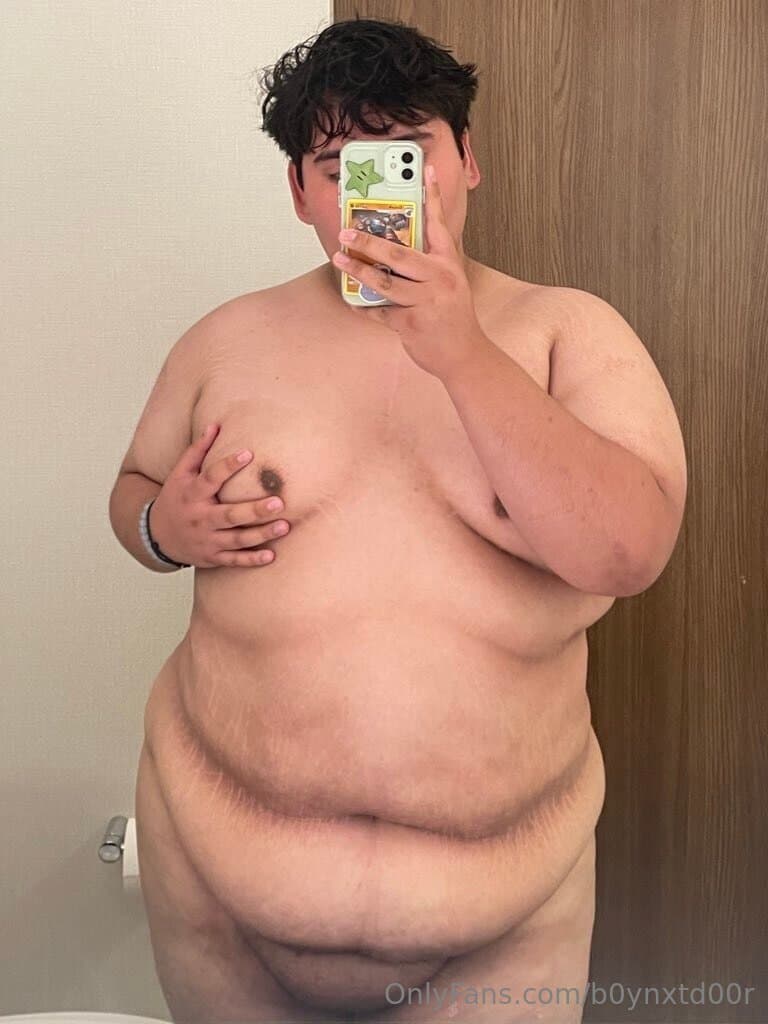 Another thicc bottom with a fat fuckable ass