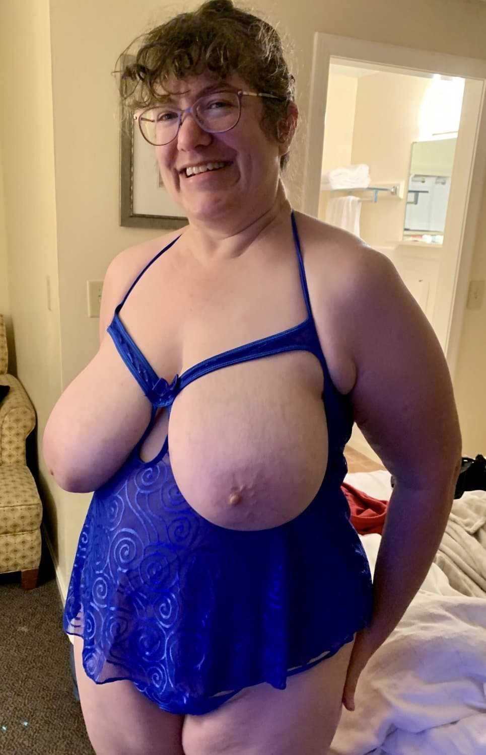 Help Dana become a Queen of Spades - repost, share, download