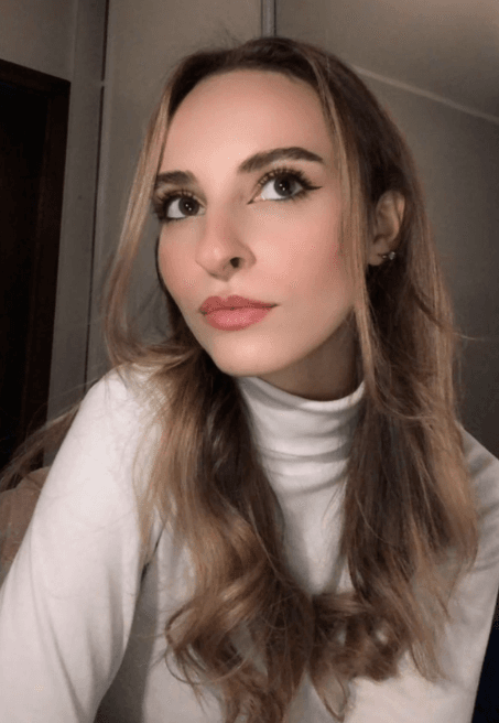 Click to view full size 18yo Skiny Teen with Long Legs