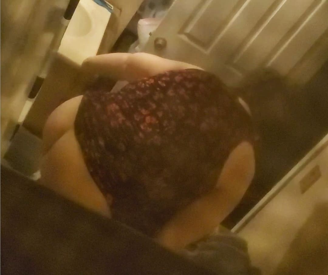 Fat Ass Mature Latina Slut Spy in Bathroom