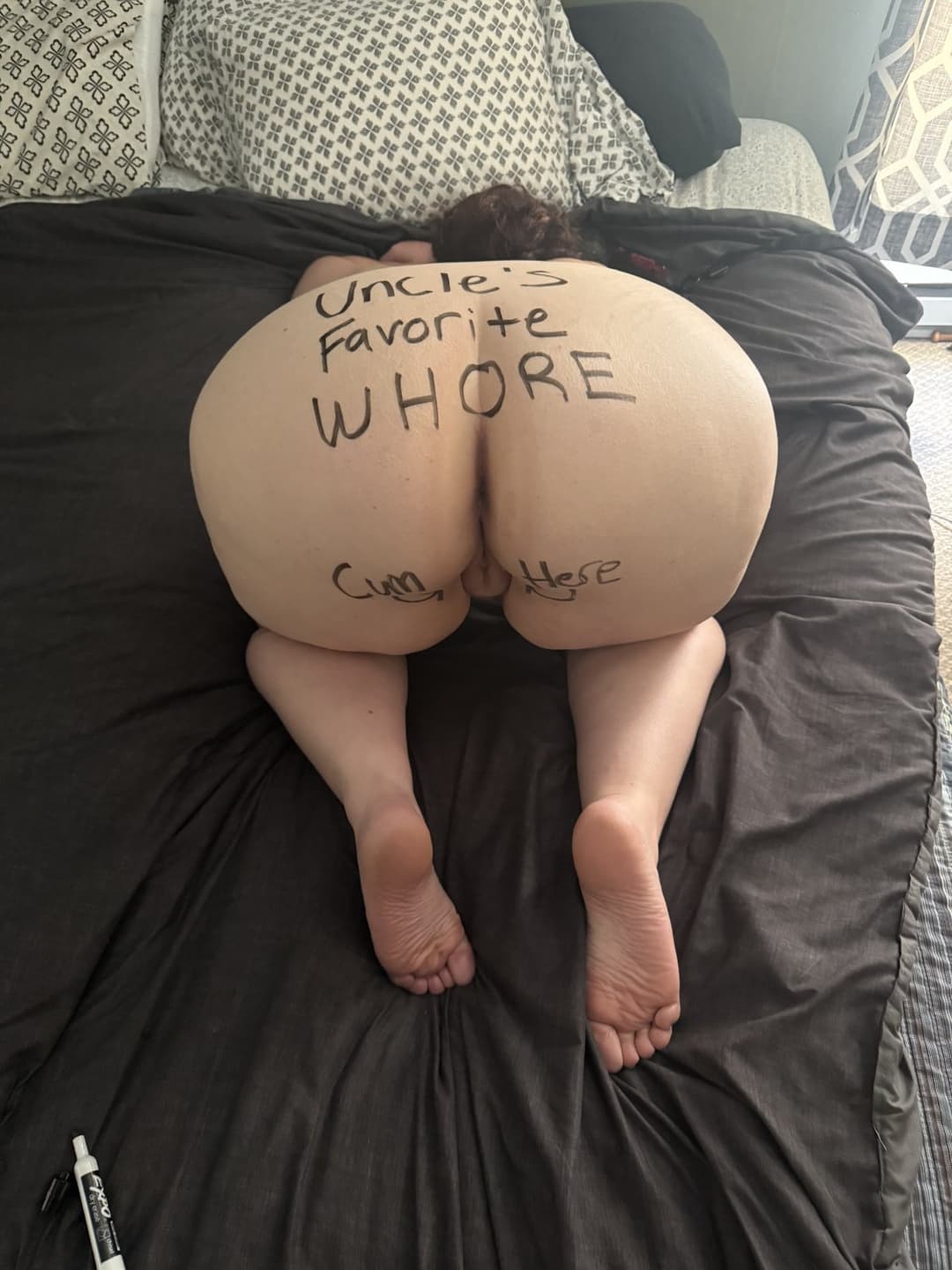 Submissive slut lets her favorite fuck, begs for creampie