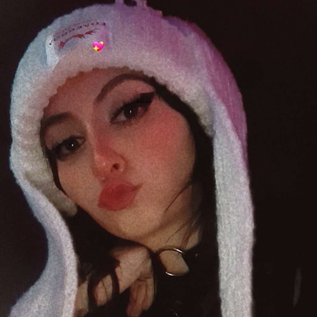 Looking for a dominant good looking guy for gf