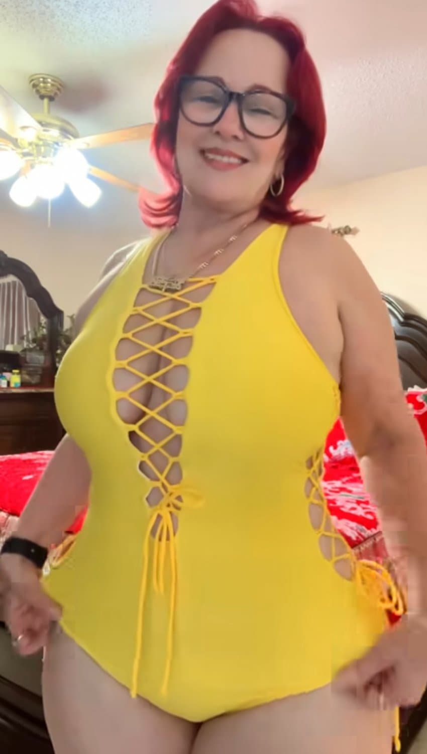 Sexy photos of my hot mom big ass, I stole the photos from her cell phone