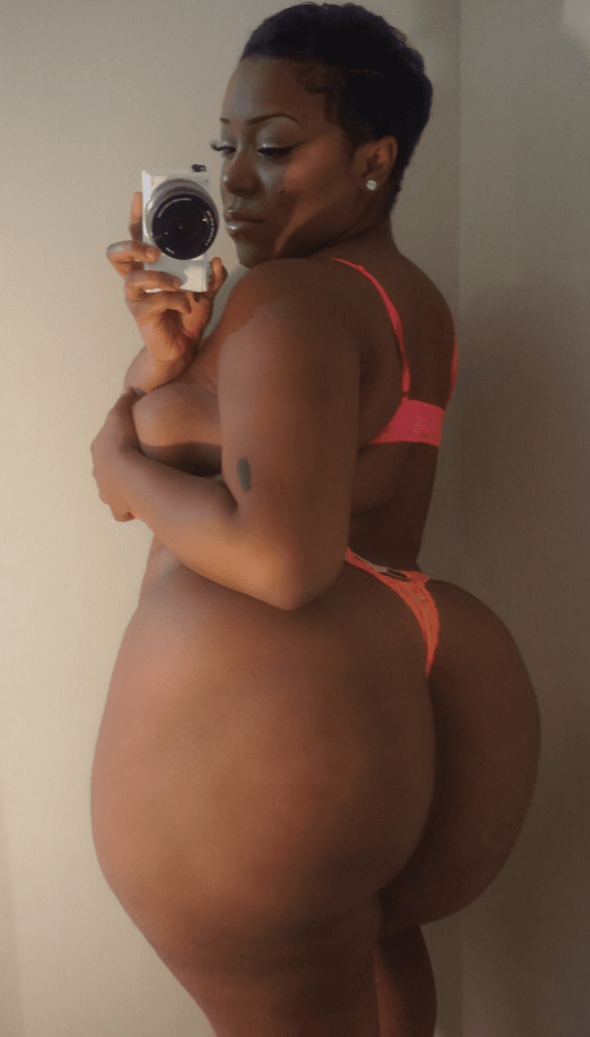 BriTt Got A FAT OL bo0tY !!!