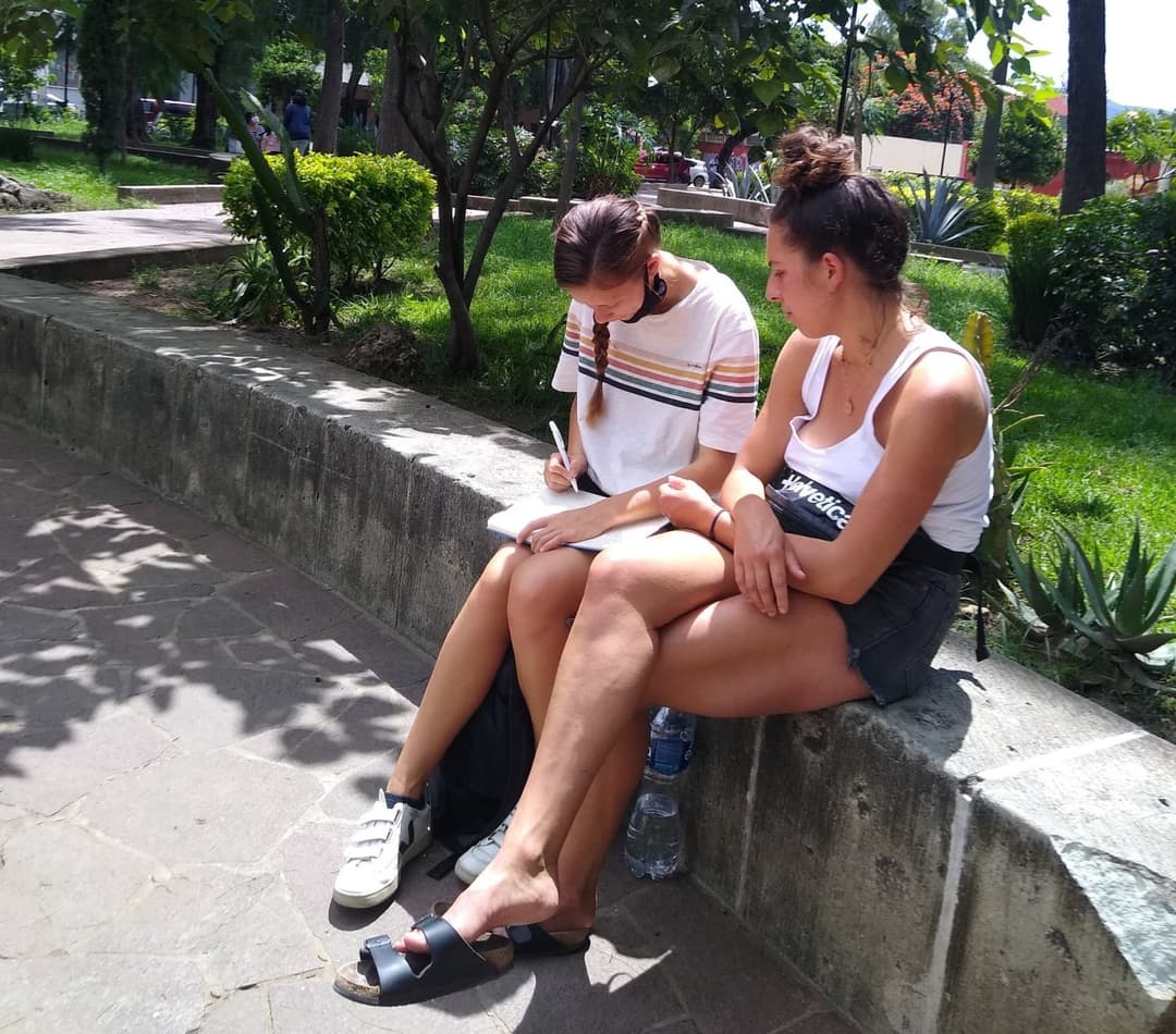 pretty barefoot girl (candid)