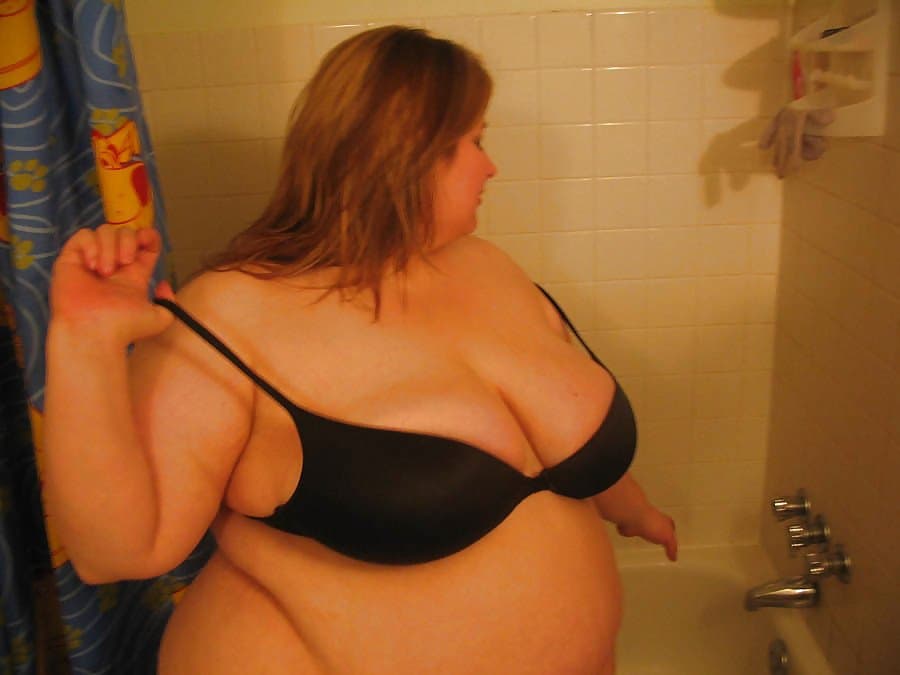 Click to view full size Super fat SSBBW with huge tits and hanging belly