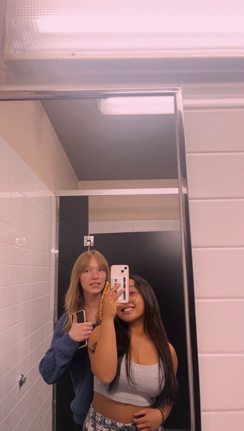 Group photos Dm my telegram @Brad_williams to get your girl shown or to see more.