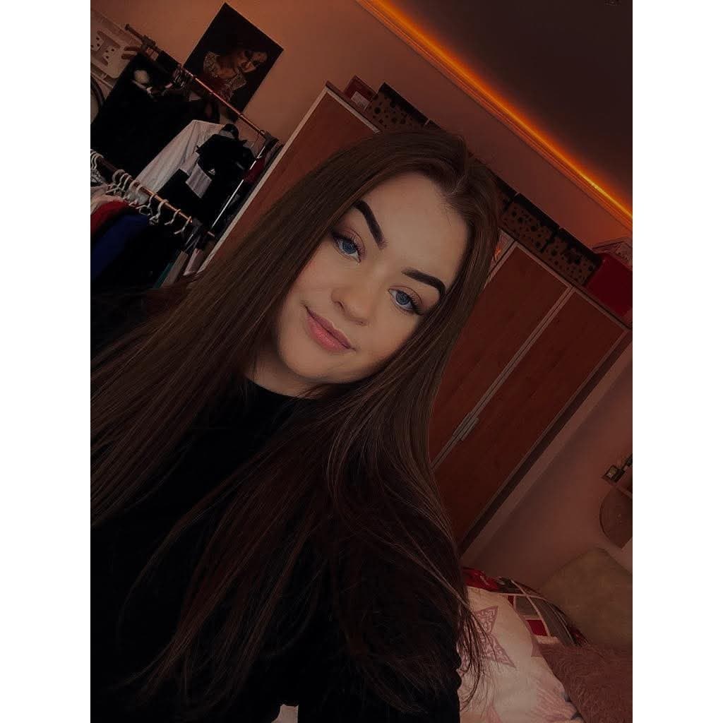 someone needs to dick down this stupid hungarian whore (if u do a cum or cock trib DM me)