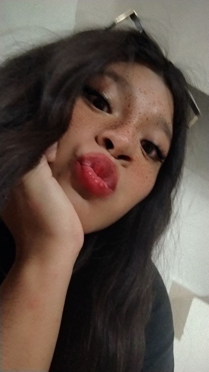 Se pone cachonda estando sola