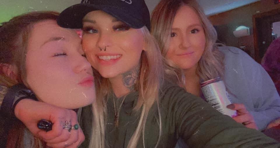 Hometown crush sucked my best friend b4 he slid his cock between her tits a month after being single