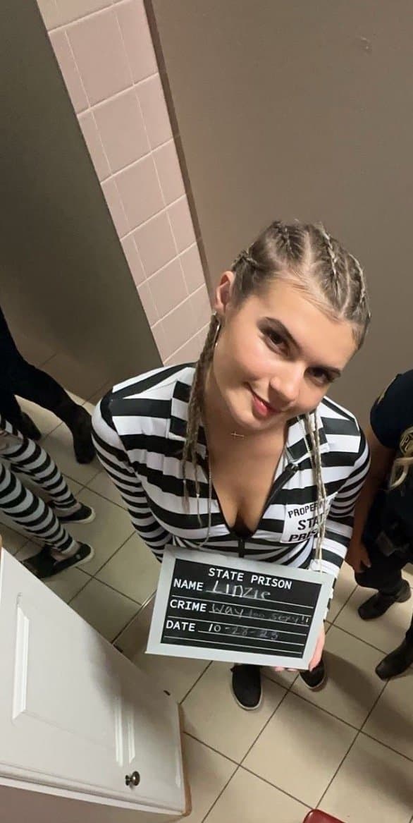 Linz is such a little hoe shaking that booty