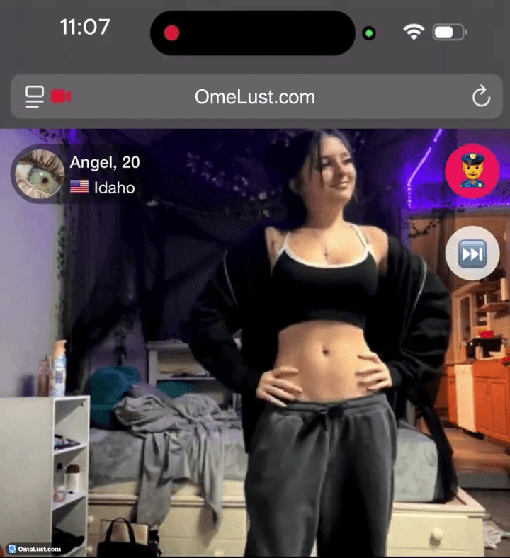 Petite random slut flash tits on cam