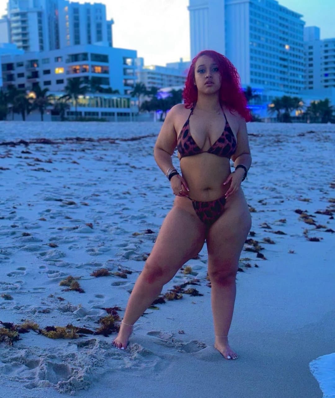 Click to view full size She knows know to show that body off