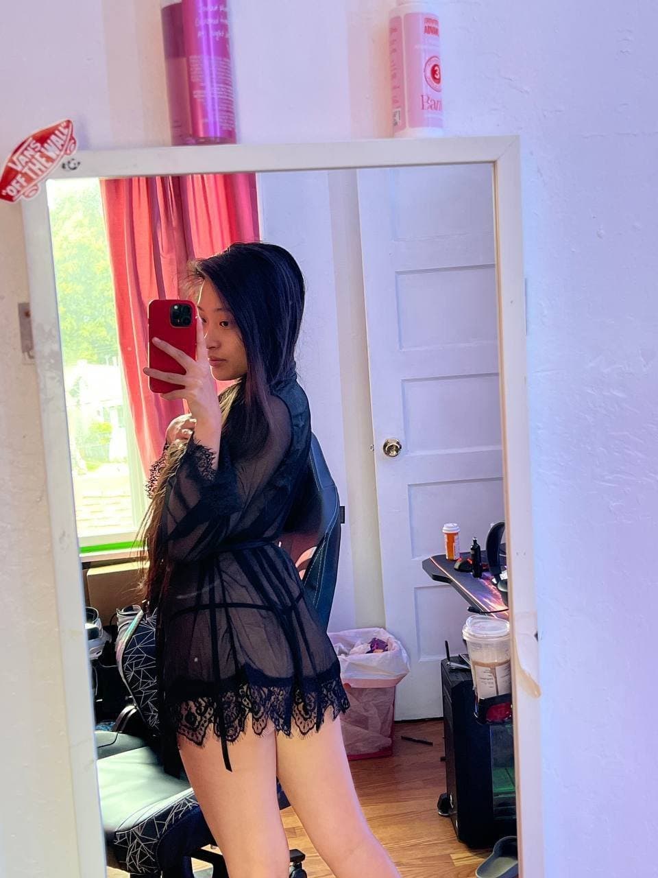 Click to view full size Sexy asian amateur SF model loves to fuck and show off her blowjob skills