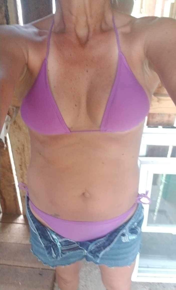 Married high school sweetheart still sends me nudes