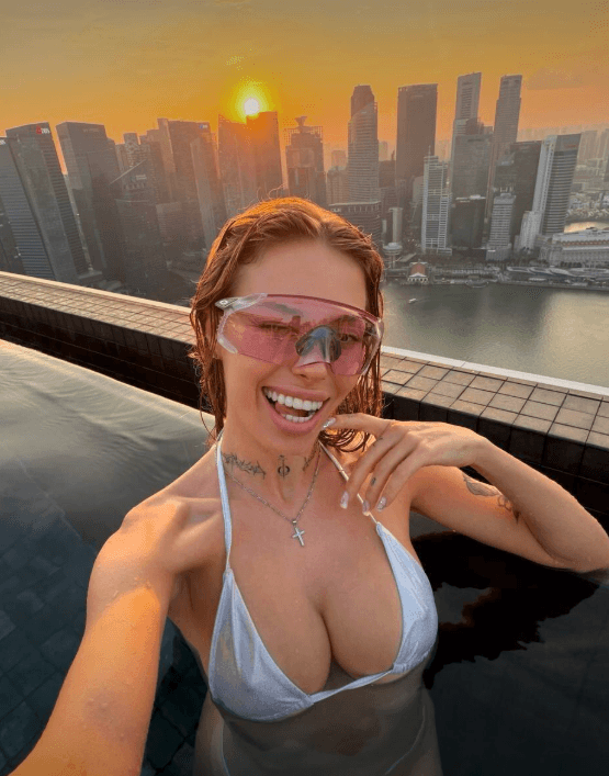 AYYY LO Q ME CALIENTA ESTA MINA. ES LA 1 X LO MENOS PARA MIIIIIIIII, BESOS AL CIELO GRAN GUILLERMO