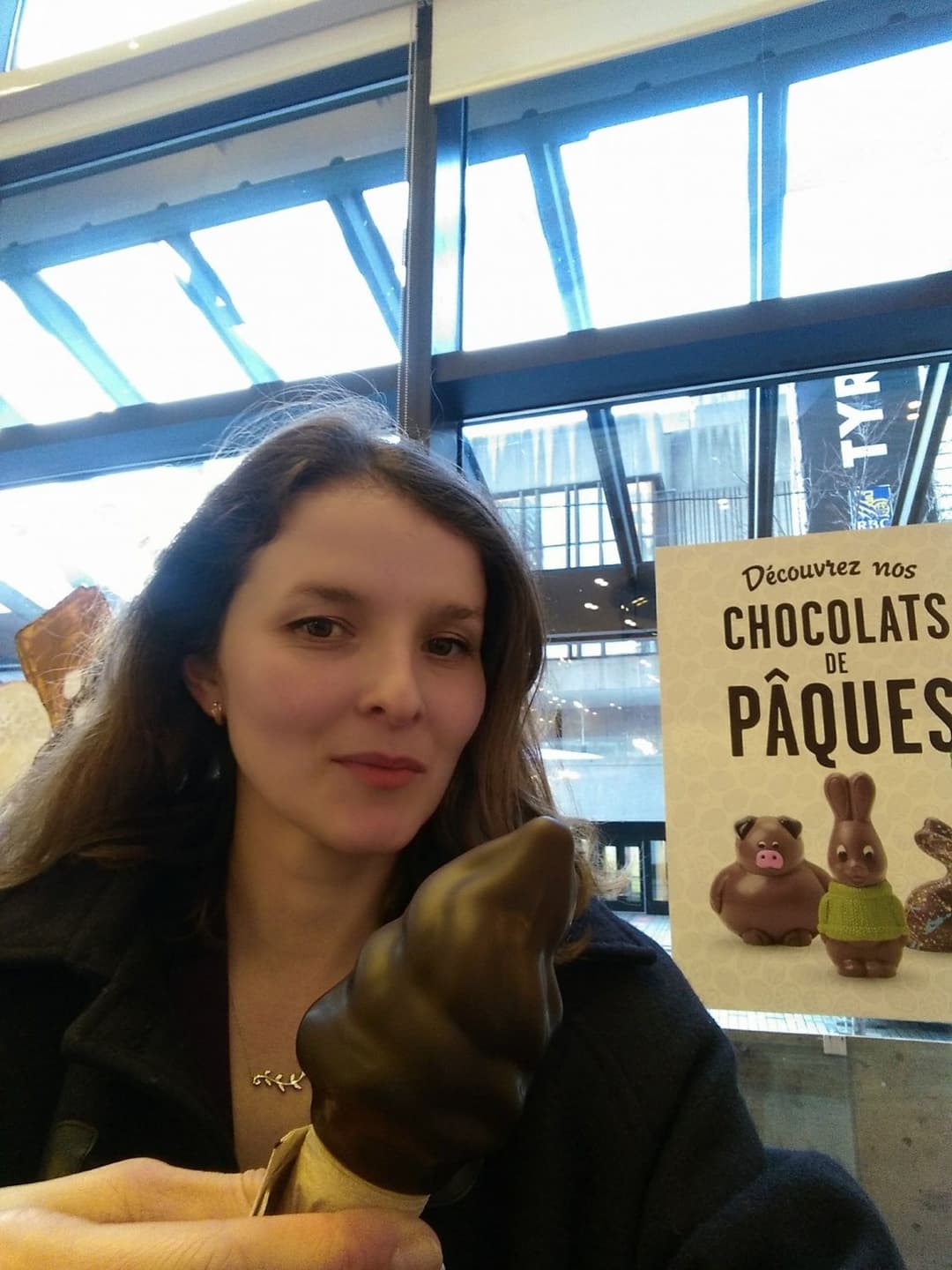 Alexia aime se montrer