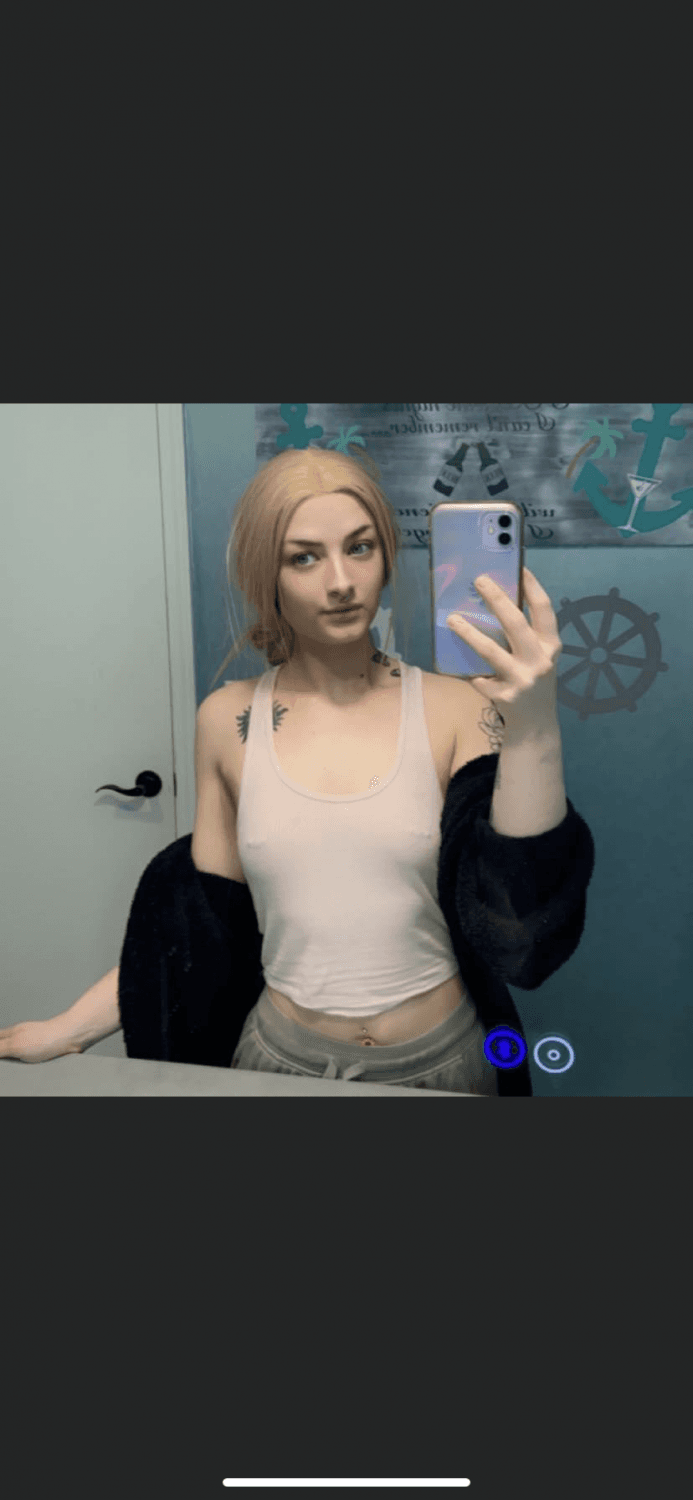 Click to view full size Michigans Brenna with baby in belly