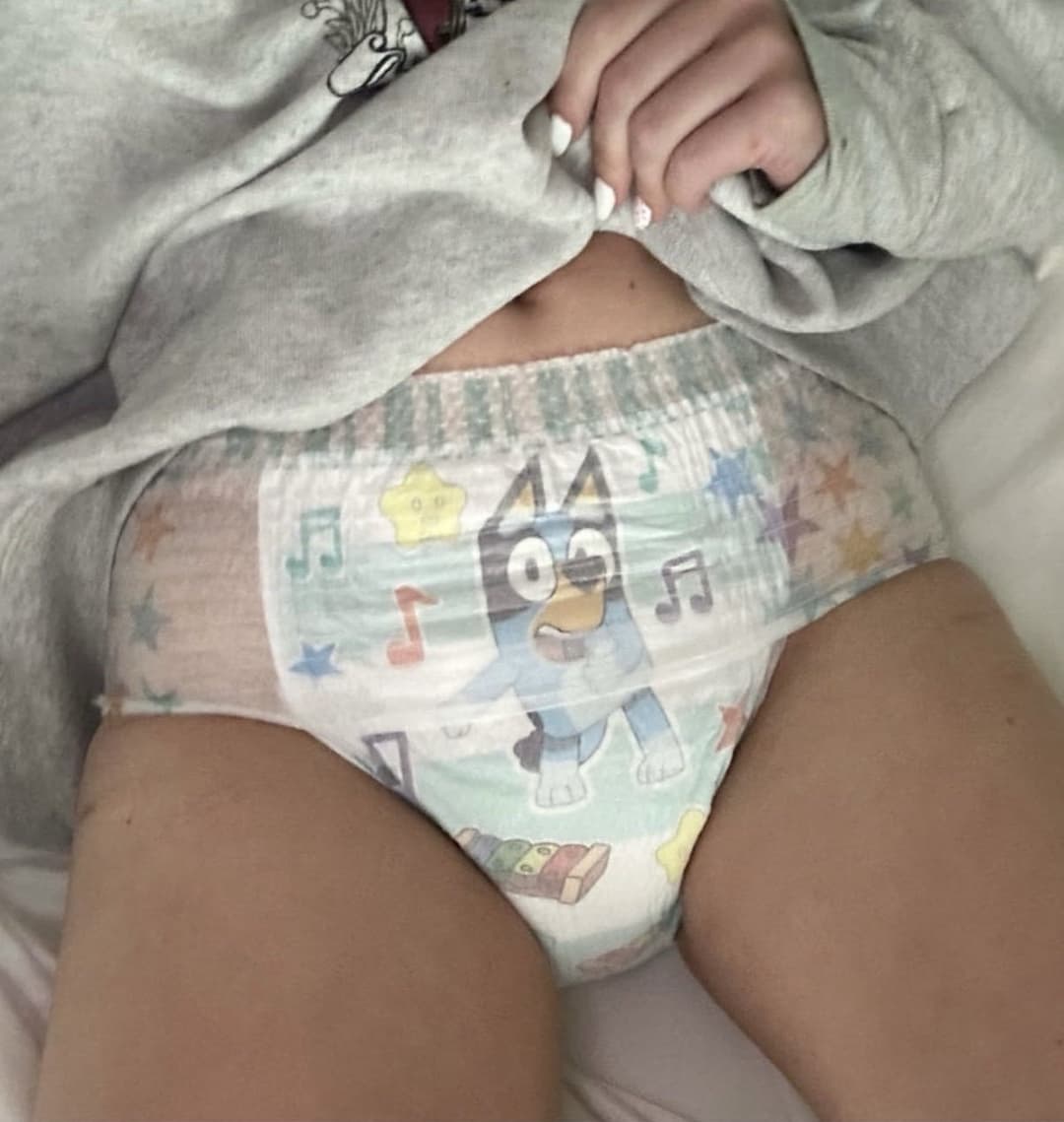 Click to view full size Blonde smoke show secretly wears diapers!