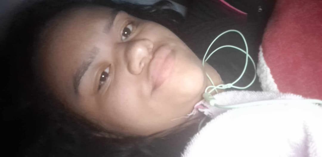 Se escondeu atrás da cama e me mandou vídeo da buceta