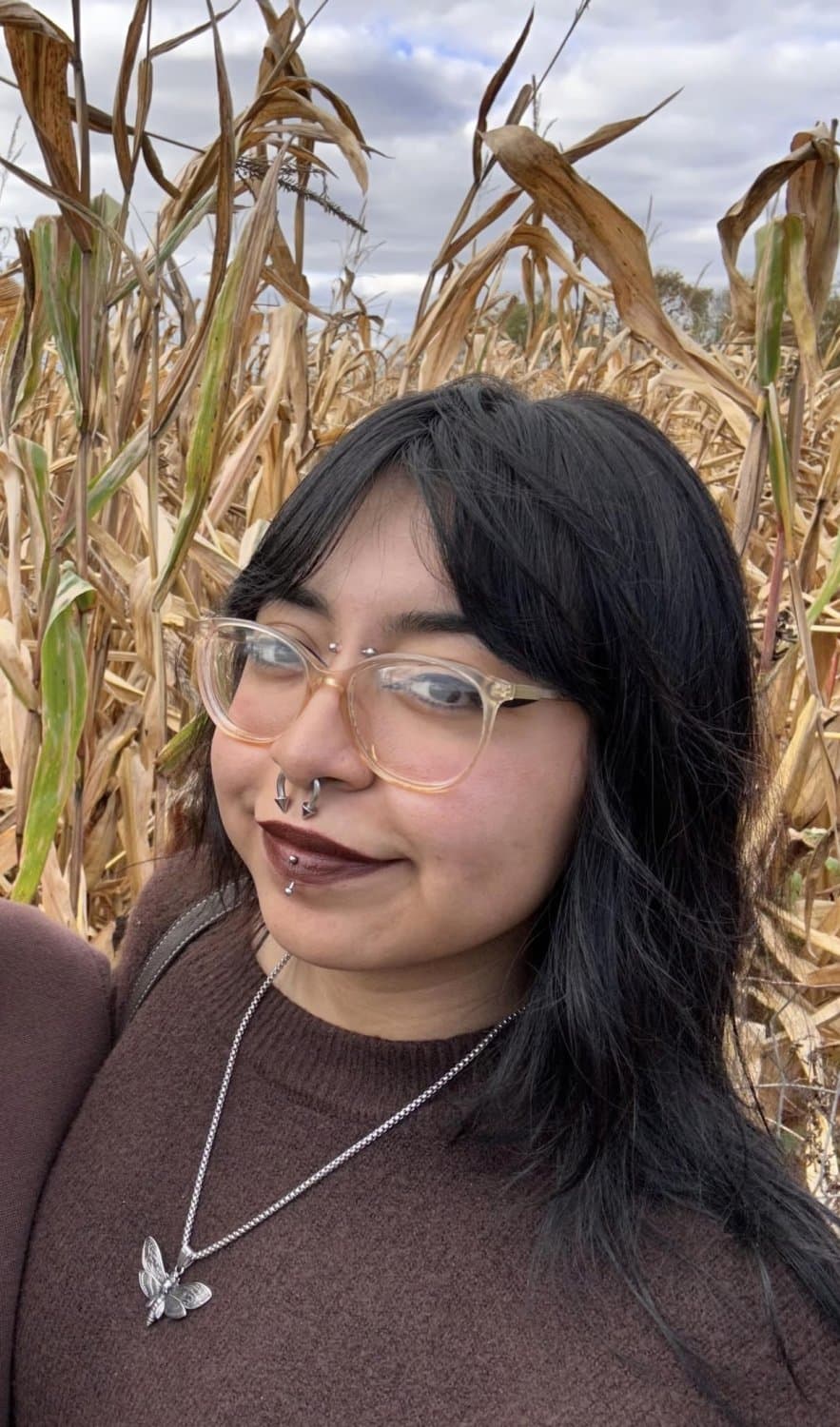 Sexy Chicago Latina emo slut ??????she deserves a good fuck lol anybody got her? Dm