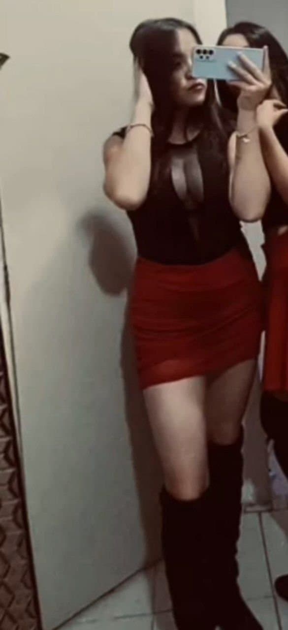 Click to view full size Buenas tetas y cara bonita