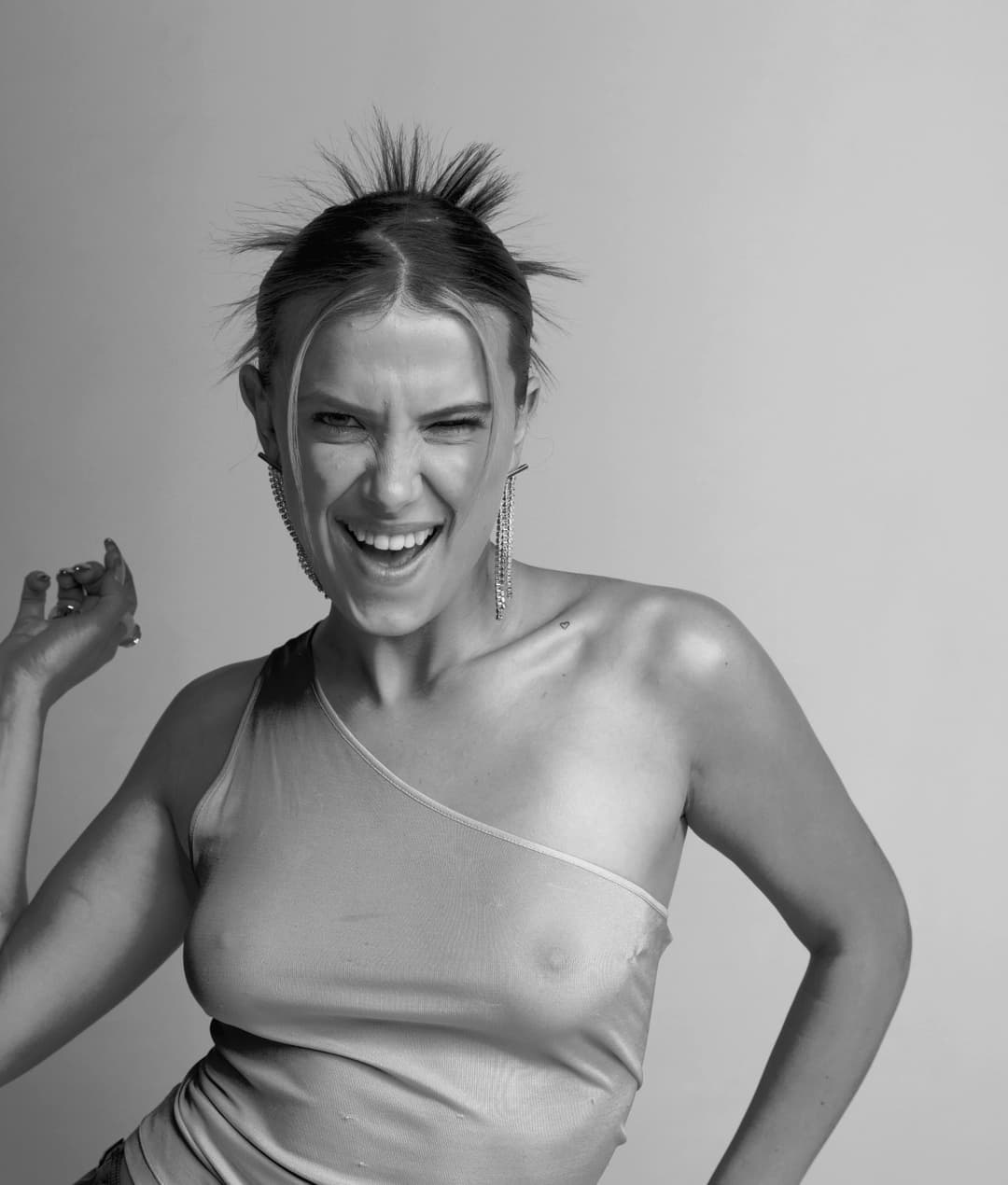 Só eu que falo que isso que ela fez foi uma playboy.eles sabiam que dava pra fazer isso peitão lindo