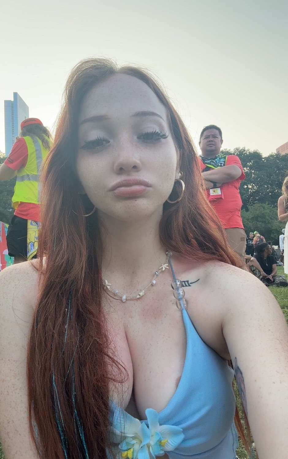 Click to view full size freckled white bitch loves showing her tits