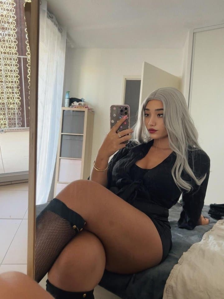 Click to view full size Sexy Christian Girl Showing her Body (SpicyHoney)