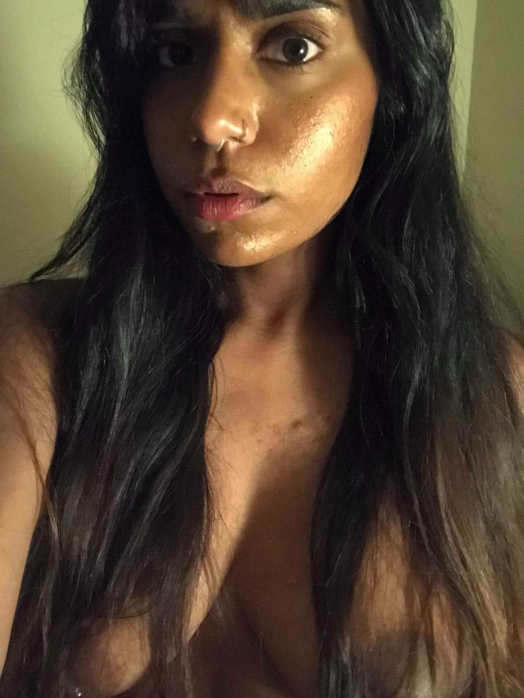 broun girl shoe her sexy curvy body sexy mall